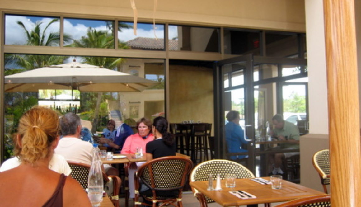 The new Pita Paradise has a lovely outdoor seating area. Big umbrellas keep the sun off, while the gentle Wailea breezes drift through. 